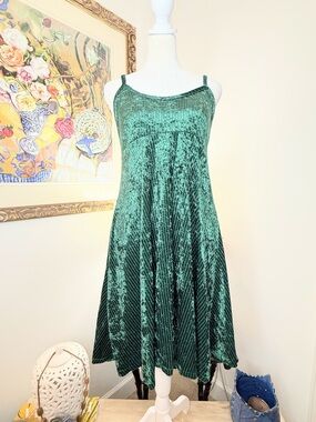 Sostanza Green Velvet Dress Medium Crushed Velvet Strappy A-Line Midi
